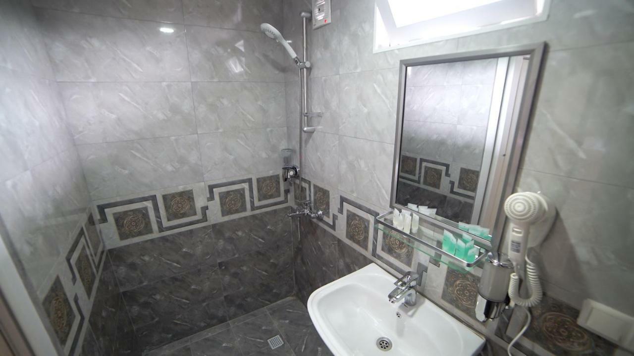 Hotel Progress Batumi Luaran gambar